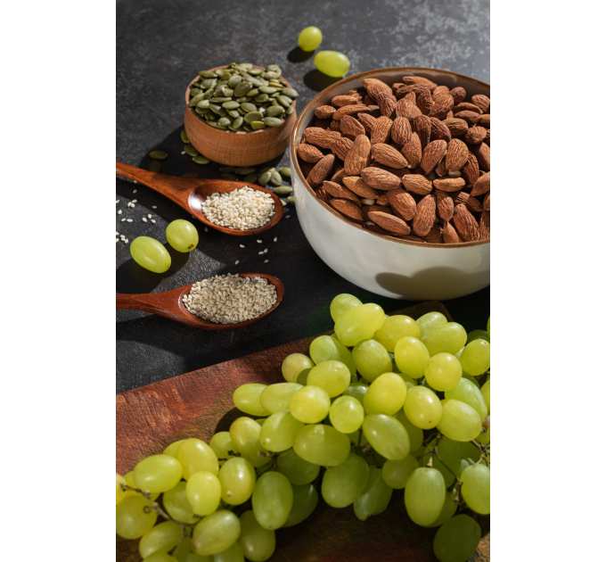 Набір граноли Almond, Nuts’ Trio 2 кг & Sweet Cashew 500г у подарунок Gregory Mill
